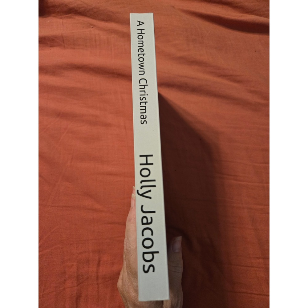A Hometown Christmas Holly Jacobs Hometown Hearts RomancePaperback 9781948311120 - Picture 3 of 4